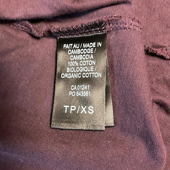 31 Burgundy button neck Tshirt - Picture 4 of 8